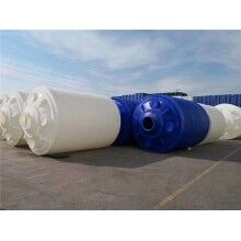 PE水箱 純水水箱 污水水箱 重慶水箱生產(chǎn)廠家 塑料水箱產(chǎn)品常用名稱：塑料水箱、PE水箱、PE桶、蓄水箱、儲水箱、PE儲罐、塑料儲罐、清洗水箱、塑料水箱儲罐、聚乙烯水箱、反滲透塑料水箱、超濾水箱、原水