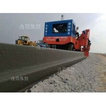 路面作業(yè)技術升級之路緣石滑模機